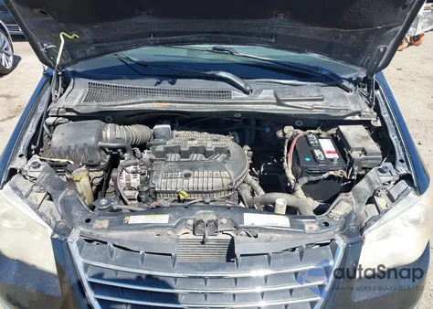 2008 Chrysler Town & Country Limited z USA, uszkodzony, nr VIN 2A8HR64X48R686847